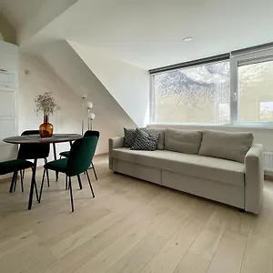 Apartment Charming Duplex On The Canal, Brüssel