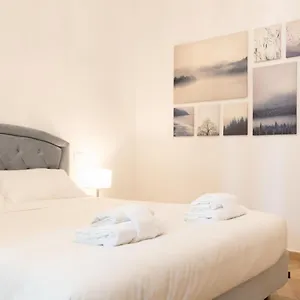 The Rent - Elegant Five-bedrooms Near Colosseo Apartment Rome